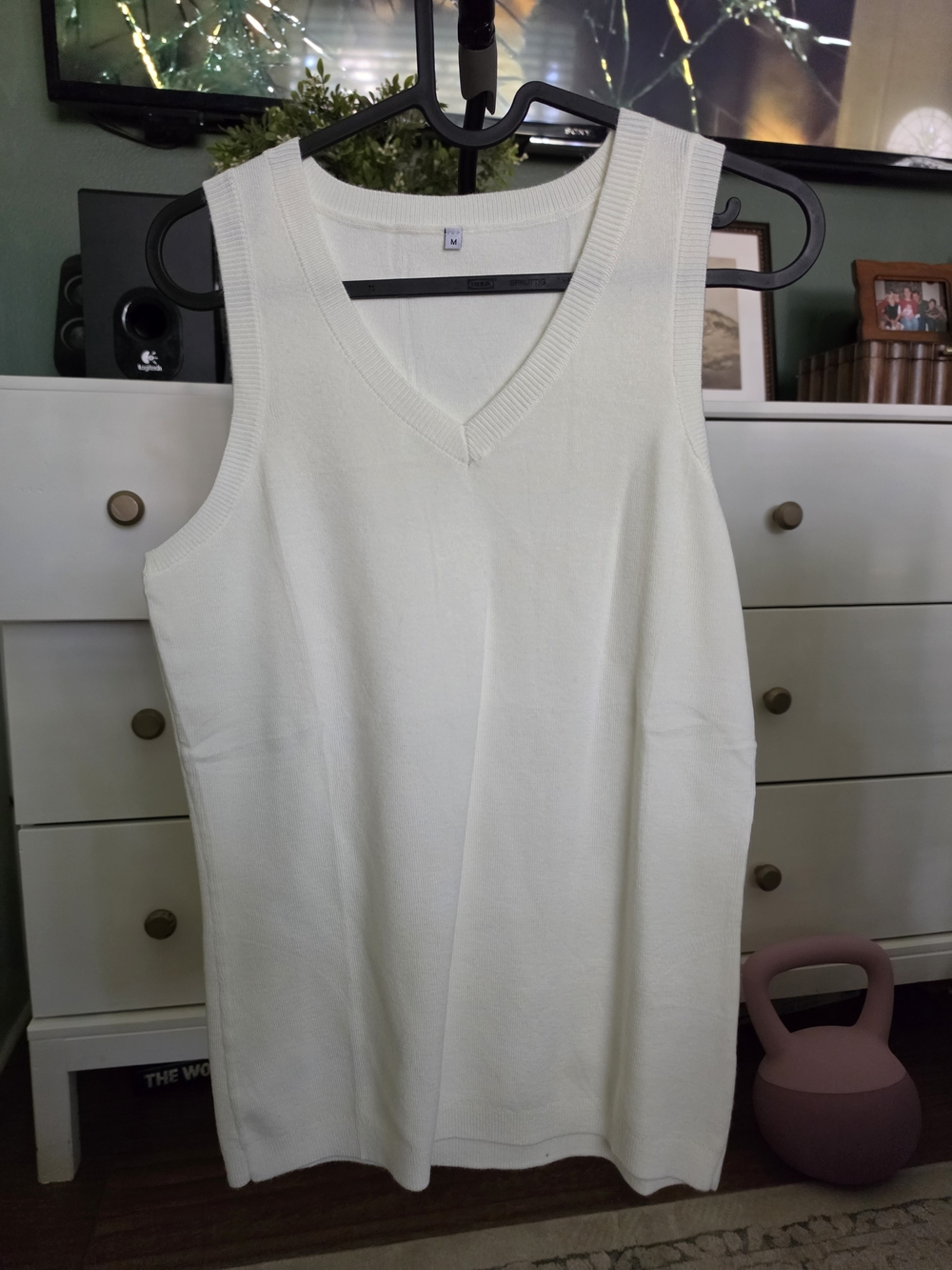 White V-Neck Sleeveless Knit Top